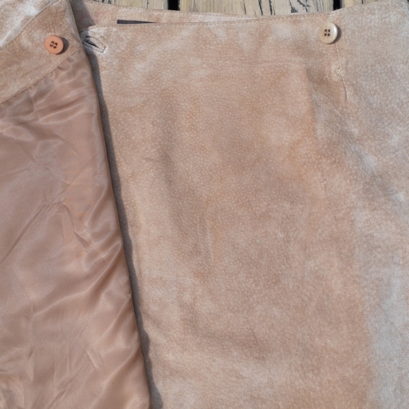 Danier Tan Suede skirt Size 10 - Picture 6 of 7